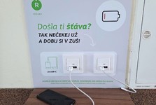 Říčany spustily bezplatné nabíjení v podchodu ZUŠ. V létě přibude ještě solární stanice